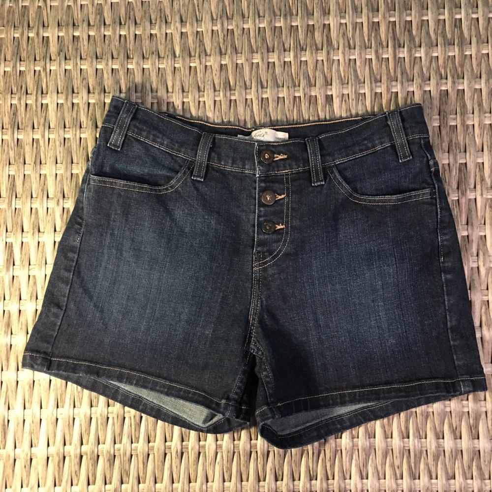 Levi’s Button Fly Jean Shorts Size 6